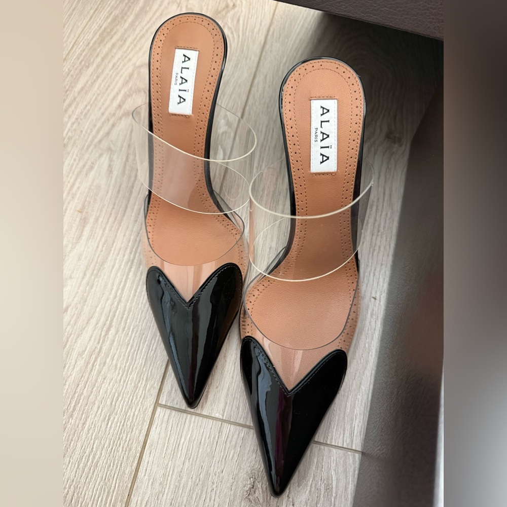 ALAÏA PATENT LEATHER 90 HEART BLACK MULES SIZE 36 Brand New in Box - Picture 3 of 8